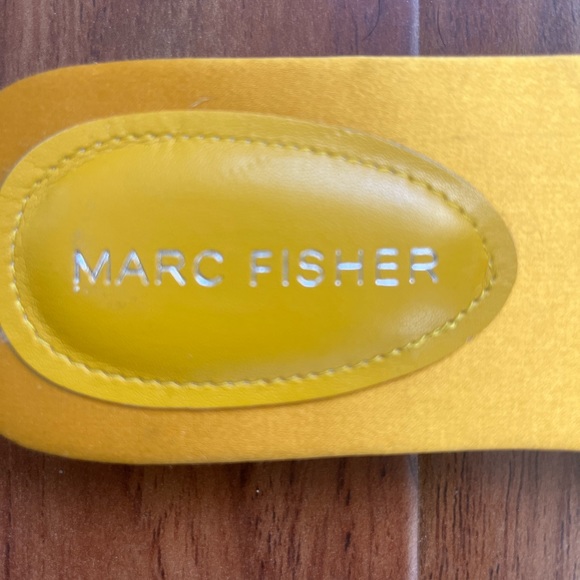 Marc Fisher Gallery Sandals mustard yellow Satin size 6 never worn - Picture 2 of 5
